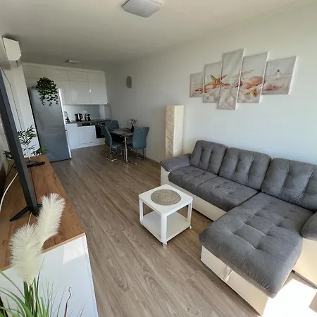 Apartment Paradise *